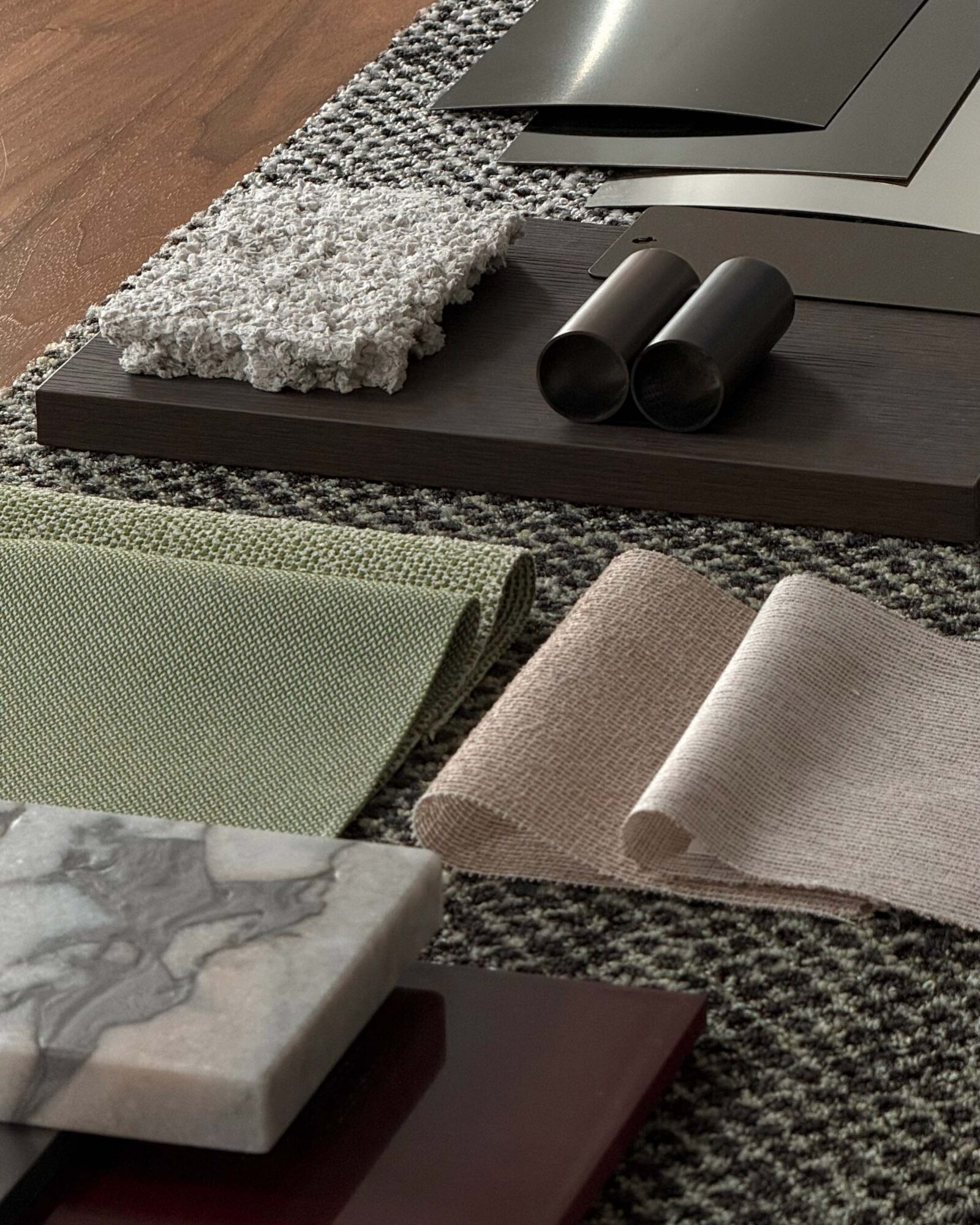 Warme houttonen, zachte texturen en verschillende kleuren en texturen vormen het vertrekpunt voor een interieur met karakter. 🤎

Heb jij zin om samen aan jouw moodboard te werken? Laat het ons weten! 📩

#moodboard #interiørdesign #officedesign #interiorarchitecture #antwerp #warminteriors