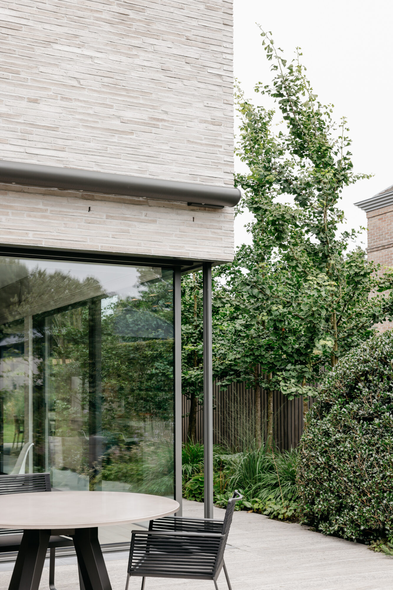 langgerekte gevelsteen en grote ramen architectuur nieuwbouwwoning Edegem