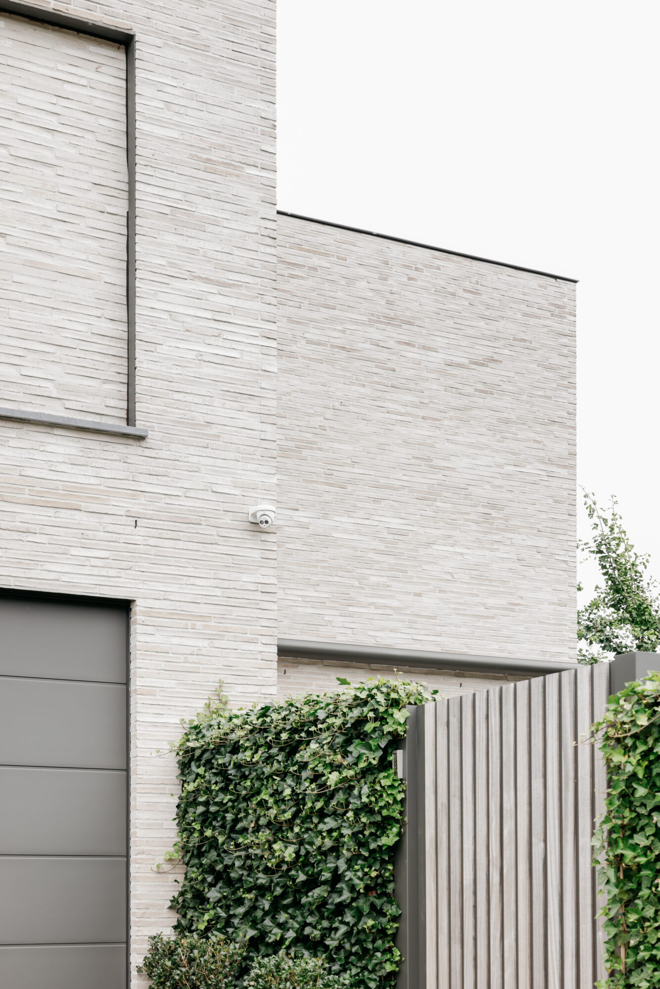 langgerekte gevelsteen en horizontale belijning architectuur nieuwbouwwoning Edegem